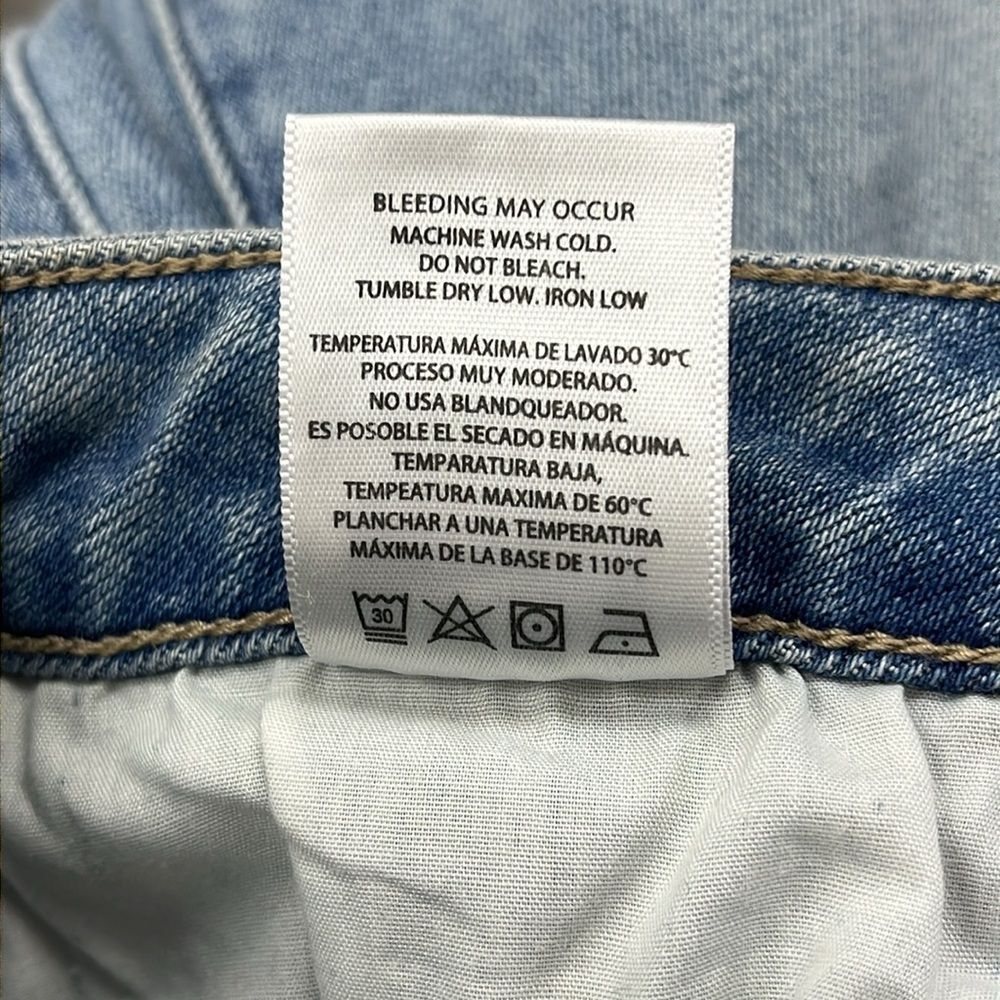 Light Wash Wide Leg Jeans - Women - Picture 9 of 9